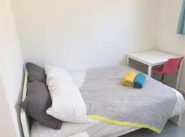 Dana-Private Room in a Shared House-Close to City & ANU-3, homestay in Canberra