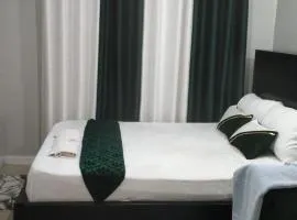 Lux Suites Coral Bells Studio Apartments