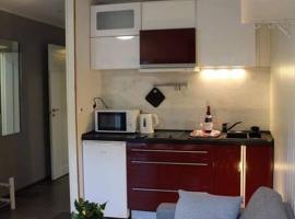 Small Cozy Apartment in Gloppen, hotel with parking in Vereide