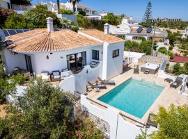 CoolHouses Algarve, Luz, 3 Bed villa, 1 bed studio, heated pool & jacuzzi, sea views, Casa Pequena, hotel with parking in Luz