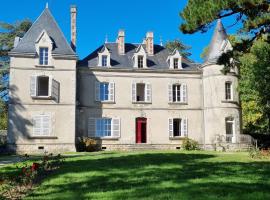 Chambres d'hôtes Château de Saint Etienne du Bois ที่พักให้เช่าในSaint-Étienne-du-Bois