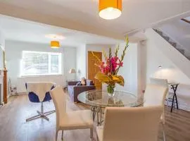 Relax with the whole family at the cosy cottage - Business rates available please enquire