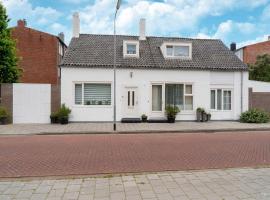 Comfortable semi-detached holiday home in Vlissingen, מלון בפליסינגן