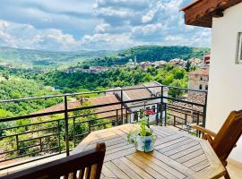 Tsarevets panoramic apartments Veliko Tarnovo, pet-friendly hotel in Veliko Tŭrnovo