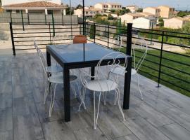 Villa moderne sur les hauteurs d'Aramon, hotel di Aramon