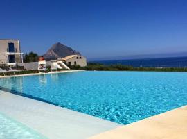 CALA AZZURRA MACARI Bed and Breakfast and Holidays House, hotel v mestu Macari