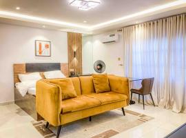 Beautiful Studio with PS5, 3 mins walk to Oniru Beach, hotel v mestu Lagos
