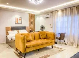 Beautiful Studio with PS5, 3 mins walk to Oniru Beach
