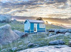 Heathcote Hills Tiny House - Tiny Stays, hotel v destinaci Tooborac