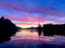 Ruby Lake Resort, hotel sa Madeira Park