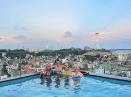 The Light Hotel, hotel in Ha Long