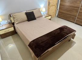 Ewa Apt - 3-Bedrooms Apt near Sliema - St Julians Seafront, parkimisega hotell sihtkohas Gżira