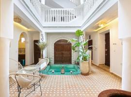Riad El Khir en centre ville rooftop et bassin，馬拉喀什的Villa