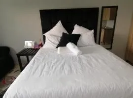 Serenity Airb&b Protea Glen