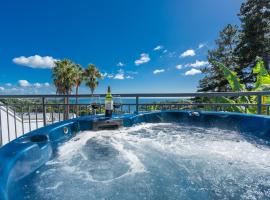 Palm Beach Cottage with Private Spa Pool & Possibly a Cheap Car to rent, hotel u gradu 'Palm Beach'