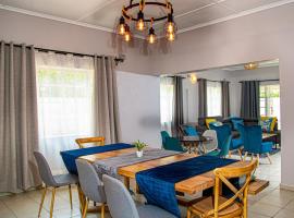 Hungwe House, holiday rental in Victoria Falls