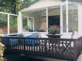 Unique Tiny Beach House in the Forest, hotel a Enschede
