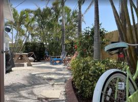 Manasota Key Cottage B, hotel i Englewood