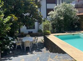 Casa rural con piscina privada, rental liburan di Casar de Palomero