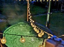 Kuća za odmor Malia sa Spa Hot Tub Jacuzzijem - Nice and Cozy - Free tickets to all City attractions, hotel med pool i &ETH;urđevac