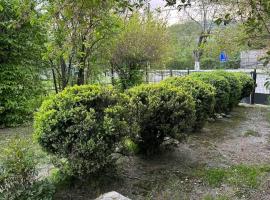 Casa Eroilor, holiday home in Curtea de Argeş