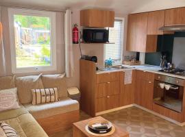 Mobil home camping 4 étoiles les Viviers 2 chambres, кемпинг в городе Леж-Кап-Ферре