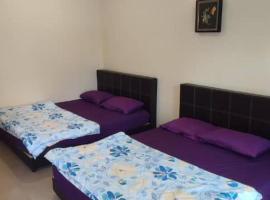 Spacious Room in Gunung Ledang, kuća za odmor ili apartman 