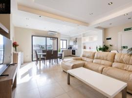 Beautiful, spacious 3BR home with private Balcony with 360 Estates, hotel que acepta mascotas en San Julián