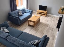 Well presented 3 Bed House- 9 Guests - Great for Leisure stays or Contractors -NG8 postcode, apartemen di Nottingham