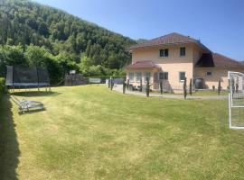 Toscana-Residenz im Schwarzwald โรงแรมที่มีสระว่ายน้ำในUtzenfeld