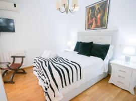 For Your Rentals Nice And Cozy Apartment Near Isla Azul-Madrid ATA5D, hotel con parking en Madrid