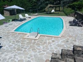 appartamento con piscina tra la colline, недорогой отель в городе San Cristoforo