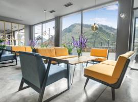 Hotel Memoir Kazbegi by DNT Group, hotel in Stepantsminda