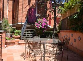 Villa Louise by Holiday World, hotel in Aci Castello