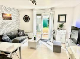 Charming cosy apart with garden free parking, alojamiento con cocina en Claye-Souilly