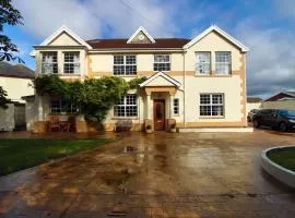 Stunning 7-Bed House in Porthcawl