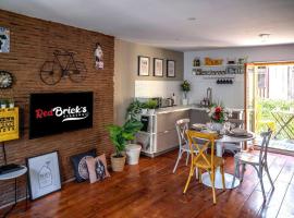 Redbrick’s Bergerac, Au coeur du centre historique, Hotel in Bergerac