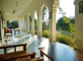 Royal Farm Bharatpur, hotel dengan parkir di Bharatpur