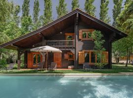 Prado do Xisto - Chalé de madeira a 7km de Braga, khách sạn ở Braga