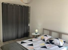 Appartement Chaleureux avec 2 grandes chambres, hotel conveniente a Saint-Rambert-dʼAlbon