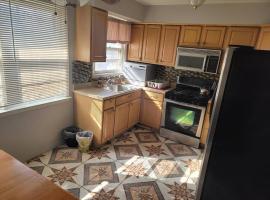 Private Apt Near Ferry and Park, hotel near Wagner College, Tompkinsville