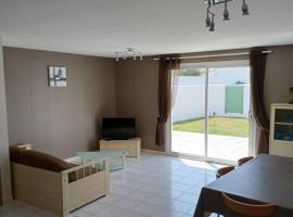 residence les dunes maison iris, hotel with parking in Rivedoux-Plage