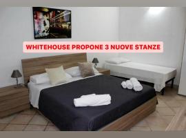 WHITEHOUSE, hótel í Lecce
