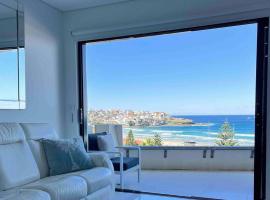 Bondi Beach Waves Beachfront Apartment: Sidney'de bir kiralık sahil evi