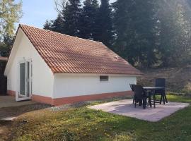 Mon chalet en Ariège avec piscine: Daumazan-sur-Arize şehrinde bir havuzlu otel