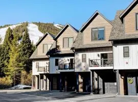 New Slopeside Luxury Villa #135 With Hot Tub & Great Views - 500 Dollars Of FREE Activities & Equipment Rentals Daily
