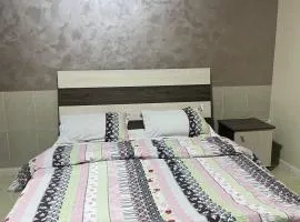 شقة مميزه قرب البوابة الشمالية مفروشة بالكامل