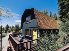 Amazing Cabin - Close To Ski Resort and Village, hotel i Big Bear Lake