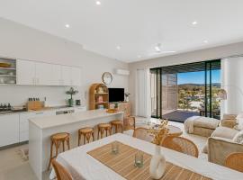 Caba Beachside -2BR Hinterland View Apartment by uHoliday: Cabarita Beach şehrinde bir daire