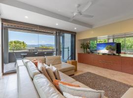 Villa On The Hill - Spacious Tropical Panorama，位于道格拉斯港的别墅